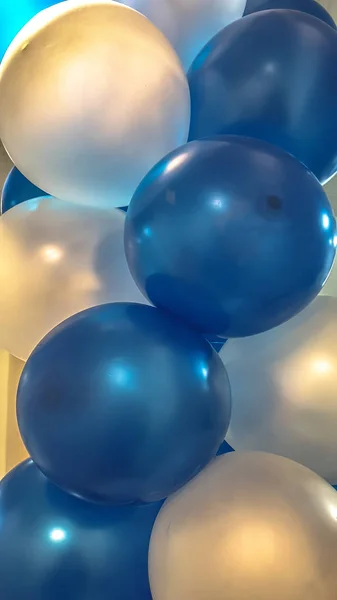 güzel beyaz ve mavi balonlar Doğum