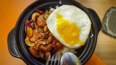 Kaju fıstığı ile Öğle Yemeği Sıcak tabak