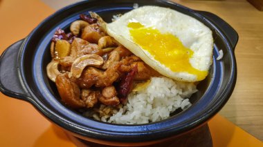 Kaju fıstığı ile Öğle Yemeği Sıcak tabak