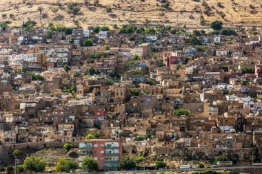 Türkiye 'nin Mardin kentindeki evlerin panoramik görünümü