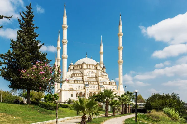 Maior Mesquita Central Sabanci da Turquia em Adana — Fotografia de Stock