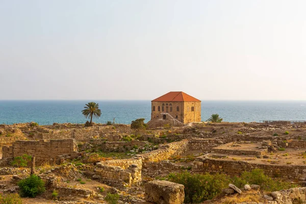 Wykopaliska Byblos Libanie Tradycyjny Dom Libański Nad Brzegiem Morza Śródziemnego — Zdjęcie stockowe
