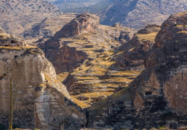 Hasankeyf kasabasının çevresindeki dağ manzaraları
