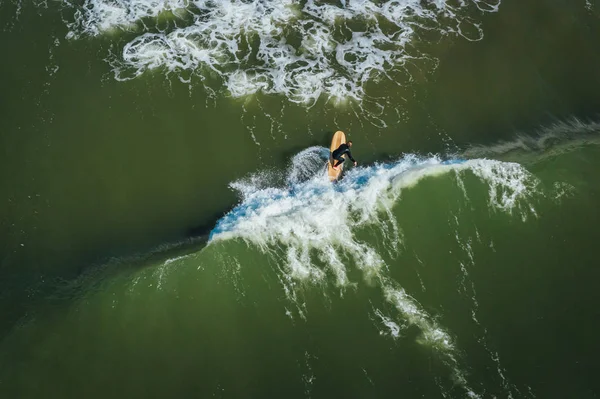 Vista Aérea Del Surfista Mar Surfista Captura Olas Mar Báltico — Foto de Stock