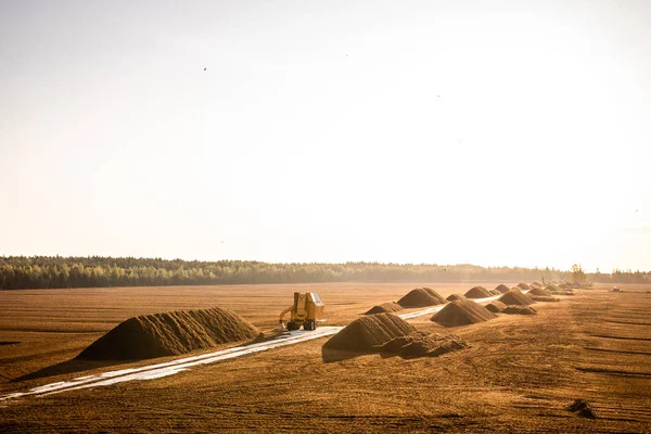 Turf Extraction Field Excavator Tractor Sunset Time Peat Field — Stock Photo, Image