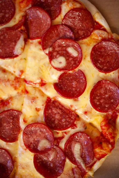 Nahsicht Auf Pizza Schachtel Und Salami Italienisches Essen — Stockfoto