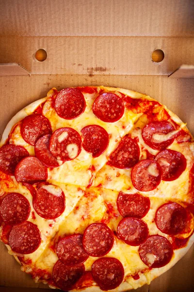 Nahsicht Auf Pizza Schachtel Und Salami Italienisches Essen — Stockfoto