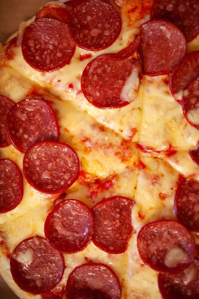 Nahsicht Auf Pizza Schachtel Und Salami Italienisches Essen — Stockfoto