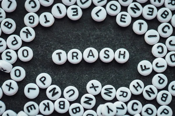 Word Trash Fait Petites Lettres Blanches Sur Fond Noir — Photo