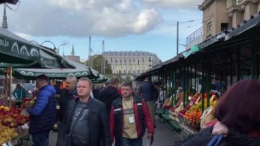 Riga, Letonya 25 Eylül 2019 Hafta sonu pazarı, açık hava pazarı.