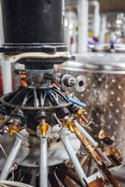 Bira fabrikasında bira demleme ekipmanı! Alkolik içki üretimi
