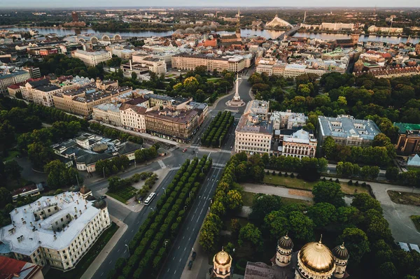 Luftaufnahme Einer Kleinen Europäischen Stadt Bei Sonnenaufgang Leere Straßen Früher — Stockfoto