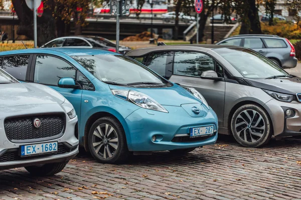 Riga Latvia Oktober 2019 Row Electric Cars Parked Streets Alternative — Stock Photo, Image