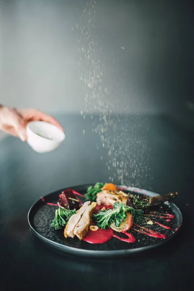 Comida Carne Servida Saudável Bonita Com Beterraba Saladas Comida Orgânica — Fotografia de Stock