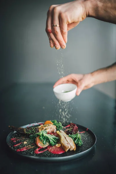 Comida Carne Servida Saudável Bonita Com Beterraba Saladas Comida Orgânica — Fotografia de Stock