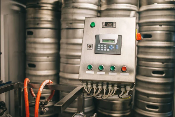 Sprzęt Warzenia Piwa Browarze Zbiorniki Metalowe Produkcja Napojów Alkoholowych — Zdjęcie stockowe