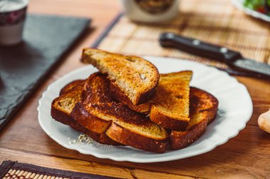 arka planda fırında ekmek dilimleri