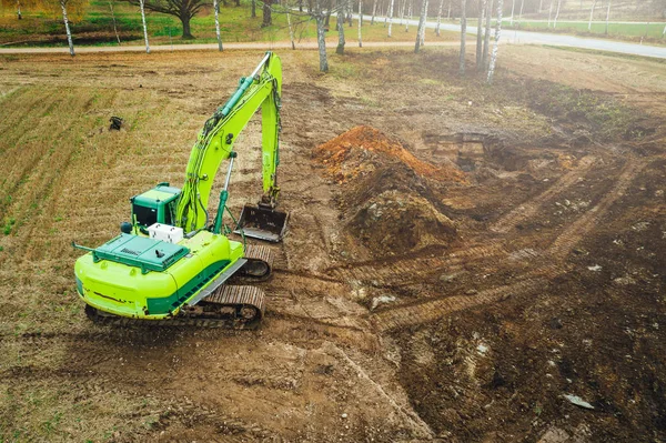 Modern Excavator Performs Excavation Work Farm Field — Stock Photo, Image