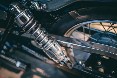 Motosiklet için arka şok emicisini kapat, moto parçalarını krom yap