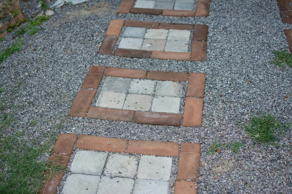 Bahçedeki Çakıl Çimento Blok — Stok fotoğraf