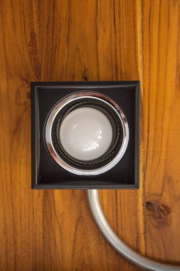 ampul ahşap tavanda siyah LAMP
