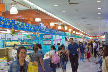 Bangkok - 28 Ekim 2018: Tanımlanamayan ziyaretçi defterinde adil 28 Ekim 2018 Bangkok, Tayland