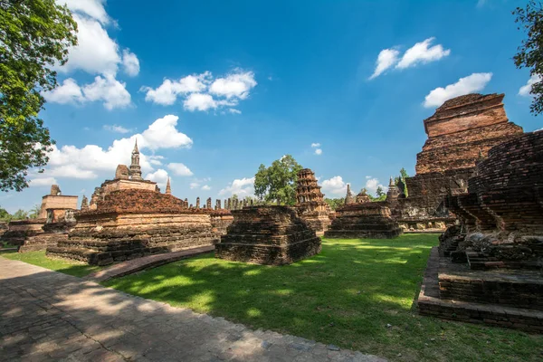 Wat Mahathat Tempel im Sukhothai Historischen Park, Thailand — Stockfoto