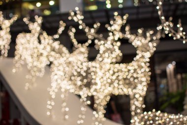 Ren geyiği Noel arka plan, bokeh arka planını altın