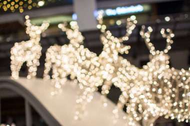 Ren geyiği Noel arka plan, bokeh arka planını altın