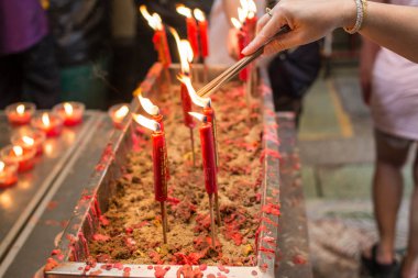El cense bir tütsü burne ve yanan mum için joss sopa 