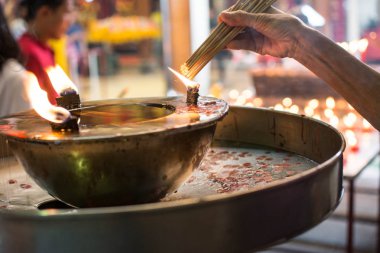 El cense bir tütsü burne joss sopa için