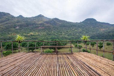  Bambu sandalye bambu terasta Dağı'nda Uthai thani, Tayland ile
