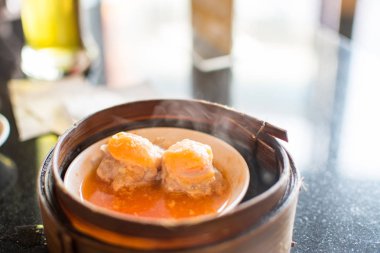 Çin dim sum bir bambu vapur kutusunda