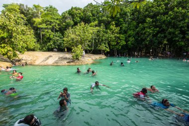 Krabi, Tayland - 4 Mayıs 2019 : Zümrüt Havuz m görünmeyen havuz