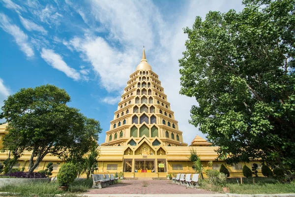 Ten chrám (Wat Tha IT) v provincii Ang Thong, Thajsko. — Stock fotografie