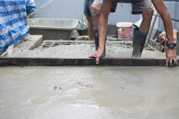 Leveling Concrete Trowels Laborer Spreading Poured Concrete — Stock Photo, Image