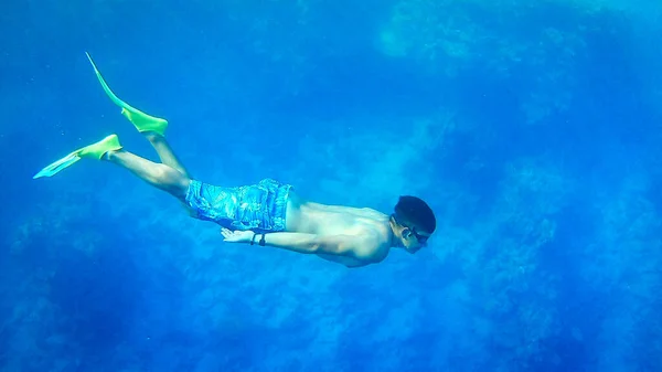 Free Diver Underwater Red Sea Snorkeling Diving — Stock Photo, Image