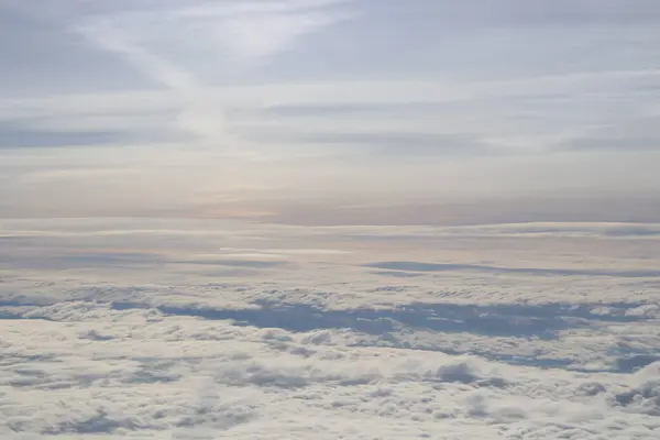 Красивые Белые Облака Голубом Небе Вид Окна Самолета — стоковое фото