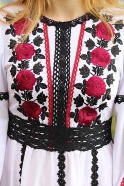 Vyshyvanka - nakış desenli etnik Ukrayna giysileri