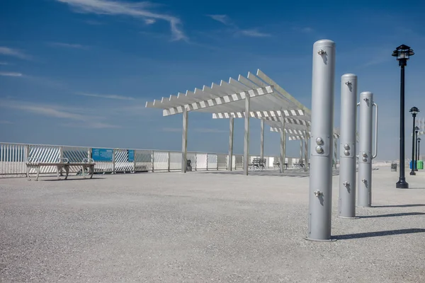 donatılması plaj sahil şeridi tenteler gölge ve dinlenme