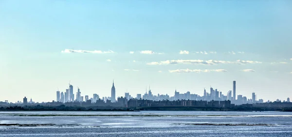 Пейзаж Водой Панорама Нью Йорка Заднем Плане — стоковое фото