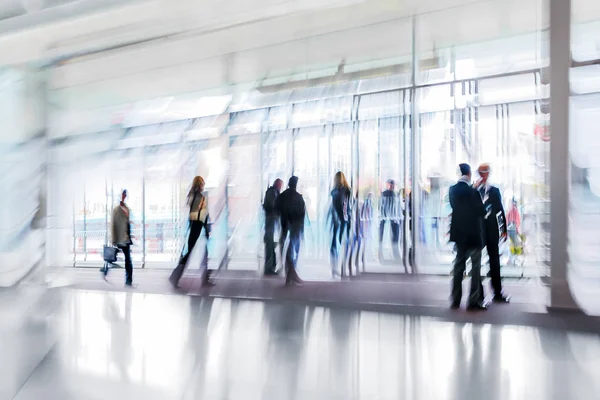 Groep mensen in het lobby business center — Stockfoto