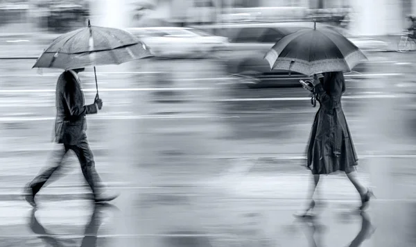 Βροχερή μέρα motion blur σε μονόχρωμη μπλε τονικότητα — Φωτογραφία Αρχείου