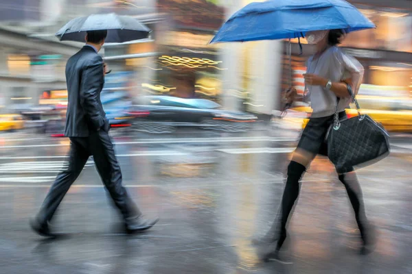 Business People Walking Street Medical Masks Rainy Day Motion Blur — Stock Photo, Image