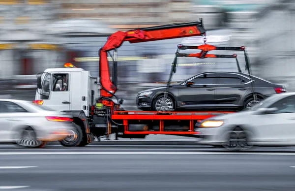 Rendőrség Vontatója Szállítja Sérült Járművet — Stock Fotó