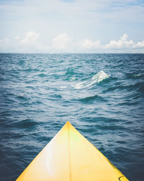 Gele Surfplank Zee Zomerseizoen Vintage Effect Kleurenfilter — Stockfoto