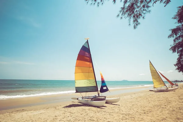 Voilier Coloré Sur Plage Tropicale Été Effet Coor Vintage — Photo