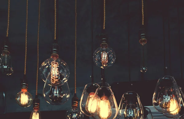 Belle Ampoule Vintage Luxe Suspendue Décor Lumineux Dans Obscurité Style — Photo