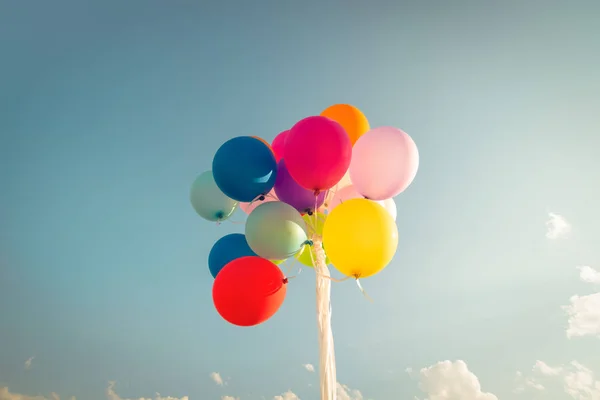 Balões Festivos Coloridos Sobre Céu Azul Com Efeito Filtro Instagram — Fotografia de Stock