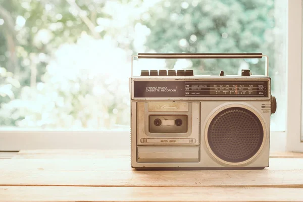 Foto Der Erinnerung Und Nostalgie Oldtimer Radio Oder Kassettenrekorder Haus — Stockfoto